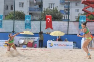 Pro Beach Tour Bursa Nil&uuml;fer Etabı'nda &ouml;d&uuml;ller sahiplerini buldu