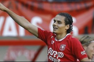 Eski Bursasporlu Enes &Uuml;nal Twente formasıyla gol&uuml;n&uuml; yine attı ve rekor kırdı