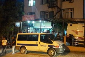 Seyir halindeki ara&ccedil; tarandı: 5 yaralı