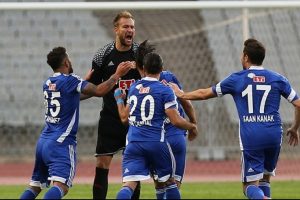 Boffin rakip kaleciyi 70 metreden avladı!