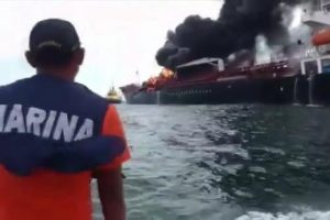 Meksika K&ouml;rfezi'nde dev tanker yangını
