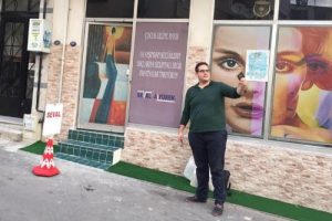 Kuaf&ouml;rden '&ccedil;ocuk gelin' tepkisi