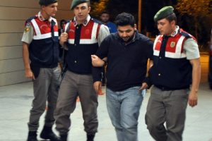 Bursa'da d&uuml;ğ&uuml;n magandası adliyeye sevk edildi