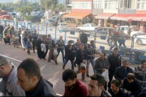 İzmit'te 25 &ouml;ğretmen adliyeye sevk edildi