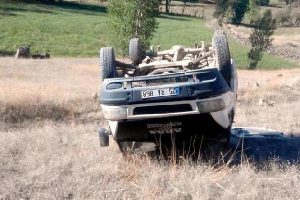 Minib&uuml;s devrildi: 4'&uuml; ağır 12 yaralı
