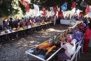 Mersin'deki İncir Festivali'nde renkli g&ouml;r&uuml;nt&uuml;ler