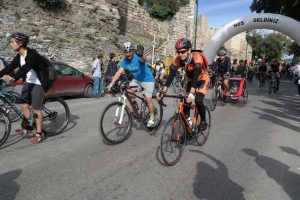 Bursa Tophane'den Mudanya'ya dostluk ve barış i&ccedil;in pedal &ccedil;evirdiler