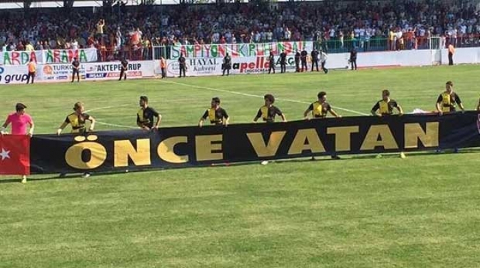 İstanbulspor'un taşıdığı pankart Amedsporluları kızdırdı