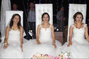 &Uuml;&ccedil; kız kardeş mutluluğa birlikte 'evet' dedi