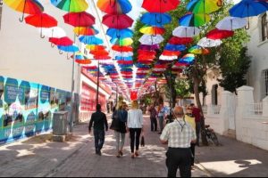 Manisa'da 103 metrelik şemsiyeli sokak