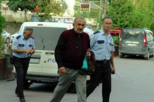 İstediği yerde indirmeyince bı&ccedil;akladı!