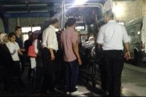 Selfie &ccedil;ekmek isterken akıma kapılan gen&ccedil; g&uuml;venlik kamerasında