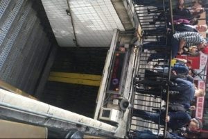 Oxford metrosunda bomba alarmı asılsız &ccedil;ıktı