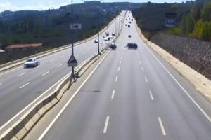 Bursa'da otoyol &ccedil;arpışan otomobil pistine d&ouml;nd&uuml;!