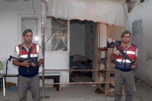 Kurşunlanan evde 17 yaşındaki kız &ouml;ld&uuml;, anne ve baba yaralı
