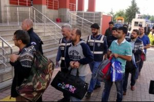 İzmit'te 23 &ouml;ğretmen adliyeye sevk edildi