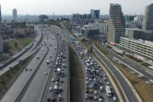 Mahmutbey Gişeleri trafik yoğunluğuna neden oluyor