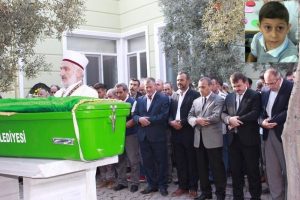 8 yaşındaki &ccedil;ocuk kalp krizinden &ouml;ld&uuml;