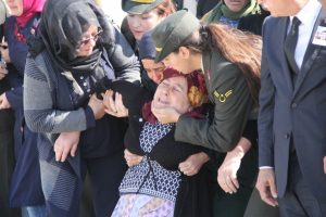 Şehidin cenazesi g&ouml;zyaşlarıyla karşılandı