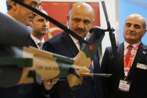 Bakan Işık Azerbaycan Uluslararası Savunma Fuarı'nda