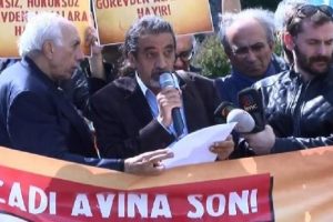 İBB &ouml;n&uuml;nde g&ouml;revden alma protestosu