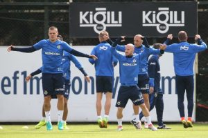 Fenerbah&ccedil;e, Feyenoord ma&ccedil;ı hazırlıklarını s&uuml;rd&uuml;rd&uuml;
