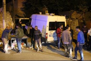 &Ccedil;&ouml;pte bulduğu bomba elinde patladı