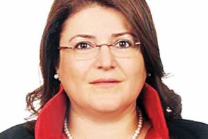 Eski HSYK daire başkanı a&ccedil;lık grevinde
