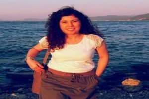 &Ccedil;atıya &ccedil;ıkan gen&ccedil; kadın kendini &ouml;ld&uuml;rmek istedi