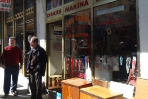 İşyerleri soyulan Kuyumcular &Ccedil;arşısı esnafı karakol istedi