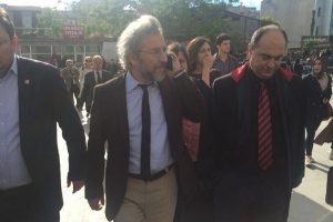 Can D&uuml;ndar hakkında zorla getirme kararı