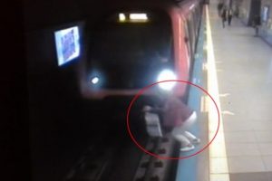 Metro istasyonundaki intihar saniye saniye kamerada