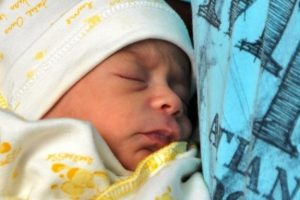 Eymen bebek hayata tutundu