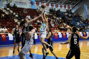 Fenerbah&ccedil;e Beşiktaş'ı farklı yendi