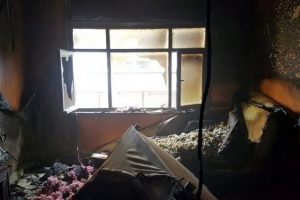 Yangında ev kullanılmaz hale geldi