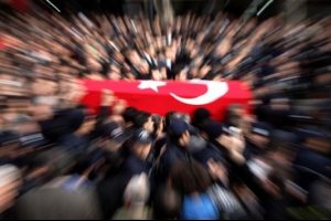 Yaralı polis memuru şehit oldu
