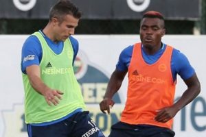 Advocaat'ın s&uuml;rprizi var! Van Persie...