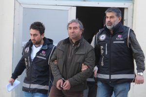 DBP'li Belediye Başkanı Burhan Kocaman, yolsuzluktan g&ouml;zaltına alındı