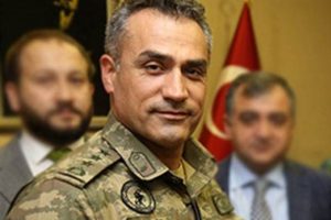 Darbeci albay dinlenmemek i&ccedil;in "eski tip telefon" kullanmış