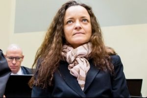 Beate Zschaepe ilk kez konuştu ve &ouml;z&uuml;r diledi