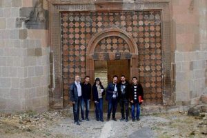 Ani'ye gelenlere 'Ermenistan'a hoş geldiniz' mesajına eleştiri