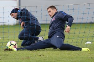 Trabzonspor yağmur altında &ccedil;alıştı