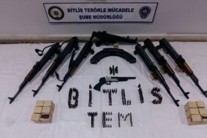 Bitlis'te PKK'ya ait silah ve m&uuml;himmat ele ge&ccedil;irildi