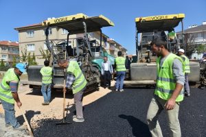 Bursa İneg&ouml;l'de asfalt kaplama &ccedil;alışması başladı