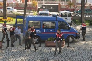 Bursa'da 210 kilo armudu yemek i&ccedil;in &ccedil;almışlar