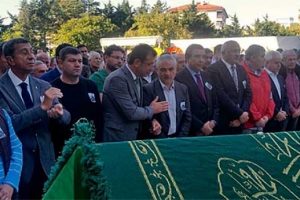 Futbol camiası Rıza &Ccedil;alımbay'ı yalnız bırakmadı