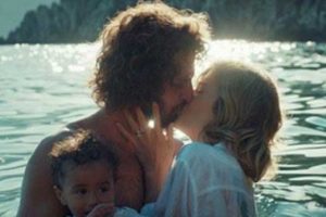 &Ouml;p&uuml;şme sahnesine Burcu Biricik'ten a&ccedil;ıklama