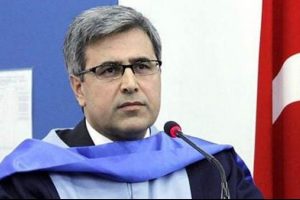 Babasının adını bile değiştirmiş