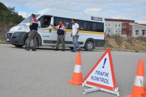 Bursa'da jandarmadan servis ara&ccedil;larına sıkı denetim