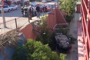 Kontrolden &ccedil;ıkan ara&ccedil; okul bah&ccedil;esine u&ccedil;tu